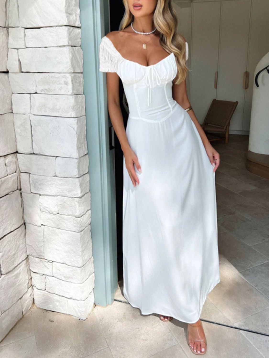 The Hunter Sweetheart Neck Short Sleeve Maxi Dress