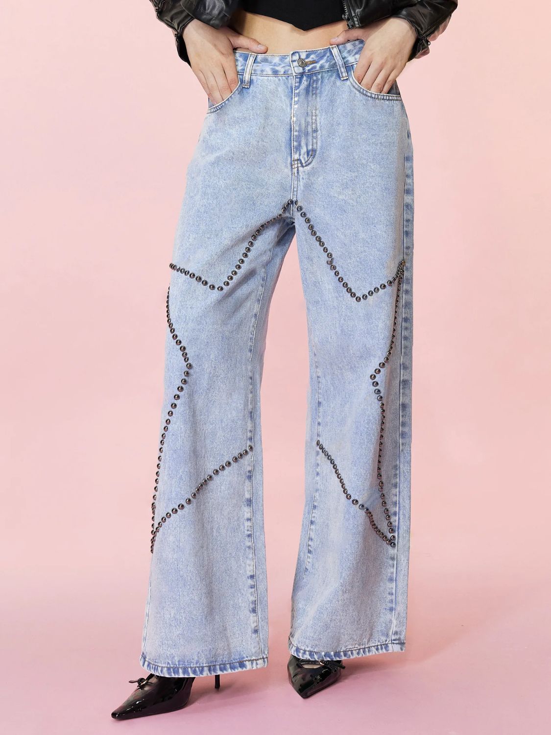 04005 Studded Star Straight Jeans with Pockets